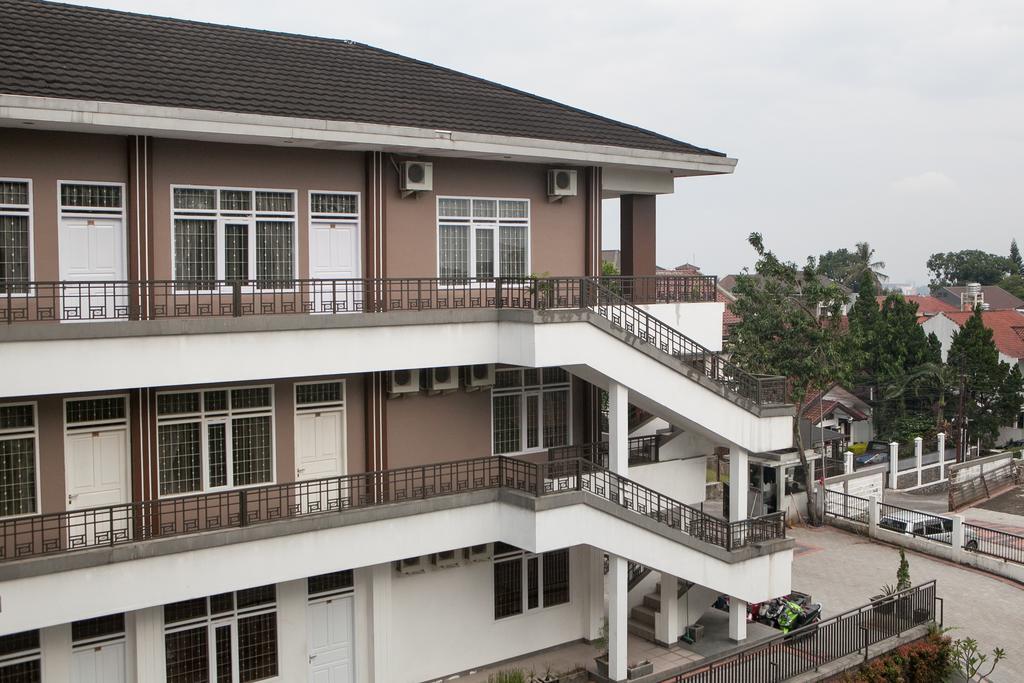 Reddoorz Plus Near Sukajadi 2 Bandung Exterior photo