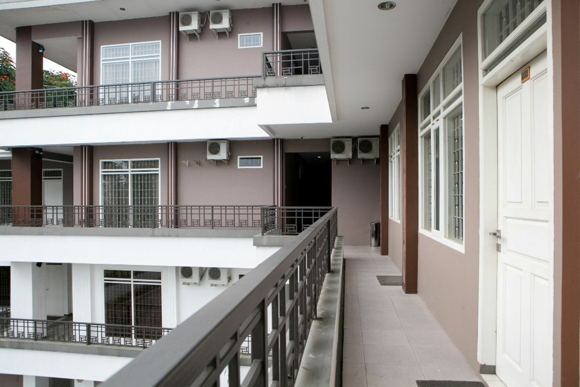 Reddoorz Plus Near Sukajadi 2 Bandung Exterior photo